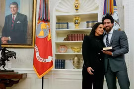 Giám đốc Tình báo Quốc gia Mỹ Tulsi Gabbard từ chức