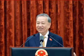 Ánh sáng Hồ Chí Minh soi đường cho chúng ta đi