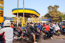 Hơn 40% số trạm xăng ở Lào đóng cửa