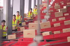 Tăng cường vận hành, đáp ứng nhu cầu mua sắm bùng nổ dịp cuối năm