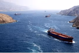 Mỹ yêu cầu mở lại eo biển Hormuz ngay, Iran đáp: Mất chìa khóa rồi!