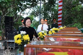 Đón 80 hài cốt liệt sĩ quân tình nguyện, chuyên gia Việt Nam hy sinh trên đất Lào trở về đất mẹ
