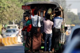 Myanmar quy định xe lưu thông theo biển số chẵn - lẻ do thiếu nhiên liệu 