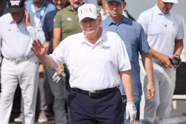 Chiến đấu cơ Mỹ chặn máy bay vi phạm không phận gần câu lạc bộ golf của Tổng thống Trump