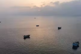 Iran tuyên bố sẽ không mở lại eo biển Hormuz nếu Mỹ không đáp ứng các yêu cầu của Tehran