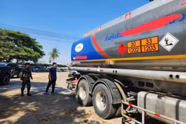 Thái Lan bắt giữ xe chở dầu buôn lậu qua biên giới