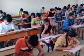 Ấn Độ đề xuất tăng gấp đôi mức phạt, tới 10 năm tù đối với hành vi làm lộ đề thi