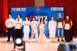 "Khúc ca Blouse trắng" số đầu tiên: Tiếp sức tinh thần, lan tỏa giá trị nhân văn
