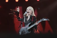 Phùng Khánh Linh "bùng nổ" trên sân khấu "GENfest" Hà Nội