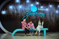 "Trạm yêu thương"": Xúc động với nghị lực của người mẹ khuyết tật nuôi hai con khiếm thị 