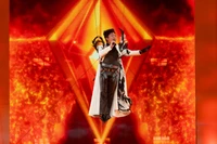 Tùng Dương hát nhạc "remix", đu dây, tiết lộ ý định tổ chức liveshow tại Sân vận động