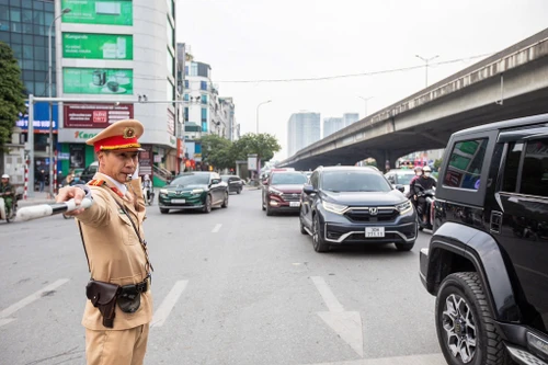 Khi Công an Hà Nội có mặt ở những "điểm nóng" của giao thông Thủ đô