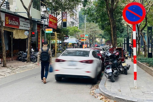 Trật tự đô thị quanh Bệnh viện Huyết học vẫn "nóng”