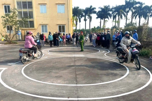 Lan tỏa phong trào thi đua “Ba nhất” qua tuyên truyền pháp luật và văn hóa giao thông cho phụ nữ địa phương