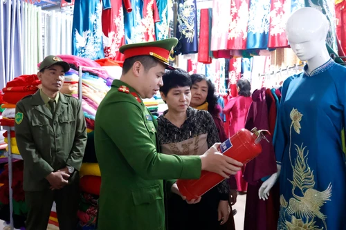 Siết chặt công tác phòng cháy tại các chợ và làng nghề dịp cuối năm 