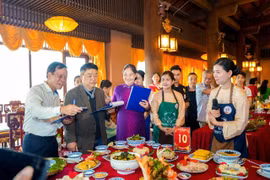 Tri thức nấu cỗ Bát Tràng - Di sản ẩm thực tỏa hương giữa làng nghề truyền thống