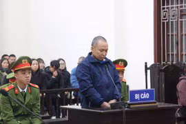 Cuộc trò chuyện không vui của 2 người bàn chuyện trong hơi men