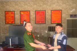 Nhặt được tài sản, người phụ nữ tìm cách trả lại người đánh mất