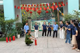 Nâng cao kỹ năng phòng cháy, cứu nạn, cứu hộ cho cán bộ, giáo viên Trường Mầm non Quỳnh Mai