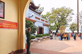 Thông tin về việc “làm hỏng xe máy" người đi lễ tại Phủ Tây Hồ để trục lợi