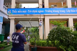 Sôi nổi chương trình “Một ngày làm lính cứu hỏa” chào năm học mới