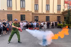 Chủ nhà trọ, cơ sở cho thuê tập huấn kỹ năng chữa cháy, thoát nạn