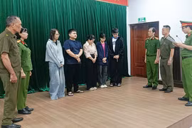 5 bị can bị khởi tố về tội lừa dối khách hàng, chiếm đoạt tài sản