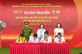 Trang bị kỹ năng giao thông an toàn cho học sinh từ nhà trường