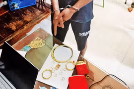 Bắt đối tượng đột nhập nhà dân trộm tiền, vàng lúc rạng sáng