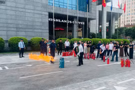 Huấn luyện kỹ năng PCCC và CNCH tại tòa Handico Tower