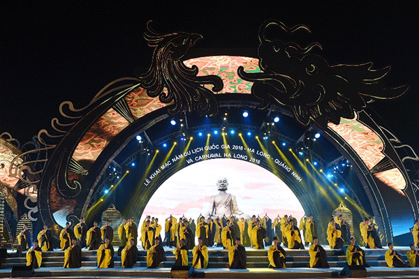 Du khách phấn khích "quẩy" trắng đêm cùng Carnaval Hạ Long ảnh 1 Du khách phấn khích "quẩy" trắng đêm cùng Carnaval Hạ Long ảnh 1