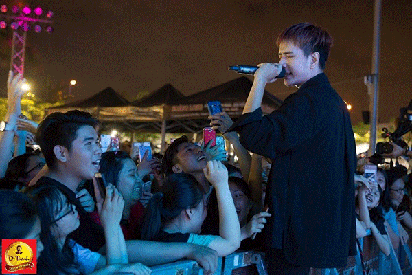 Huyền My hào hứng trước thử thách "chơi hàng nóng mà vẫn tươi" cùng bạn trẻ Đà Nẵng ảnh 9 Huyền My hào hứng trước thử thách "chơi hàng nóng mà vẫn tươi" cùng bạn trẻ Đà Nẵng ảnh 9