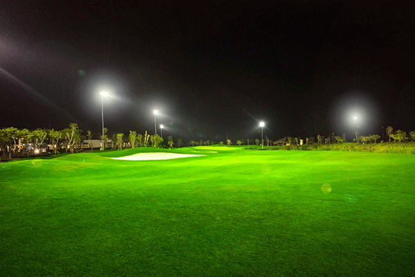 Trải nghiệm golf đêm hấp dẫn tại sân gôn trên đảo lớn nhất Miền Bắc ảnh 3 Trải nghiệm golf đêm hấp dẫn tại sân gôn trên đảo lớn nhất Miền Bắc ảnh 3