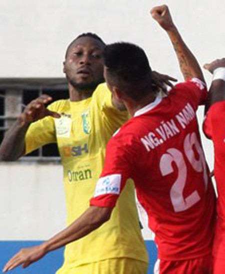 Hậu vệ Văn Nam mùa thứ 2 liên tiếp bị treo giò hết giải ảnh 2