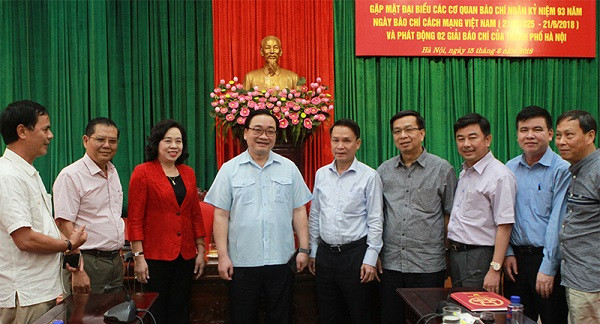 Nhờ đóng góp quan trọng của báo chí, lãnh đạo thành phố ngày càng gần gũi với người dân ảnh 1