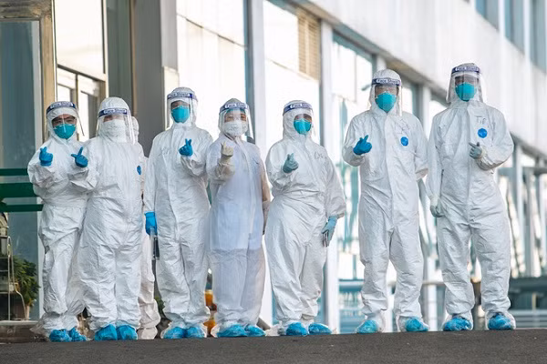 Chuyên gia hàng đầu các bệnh viện Bạch Mai, Chợ Rẫy... tiếp tục được điều động vào Đà Nẵng ảnh 1