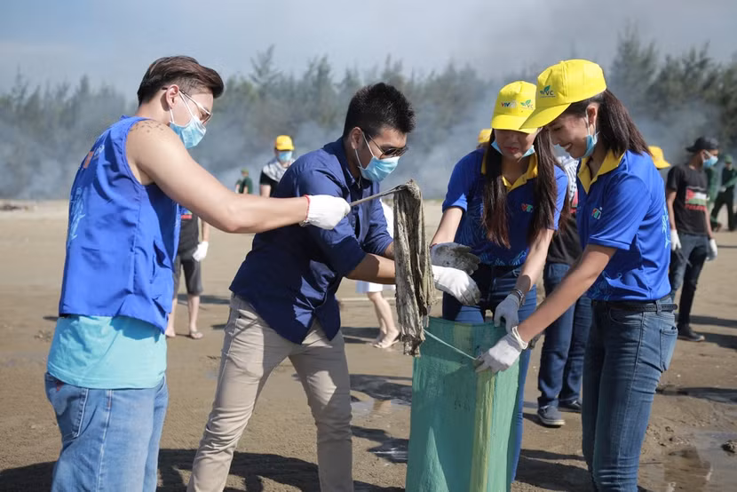 Thu Minh cùng hơn 1000 người nhặt rác ảnh 12