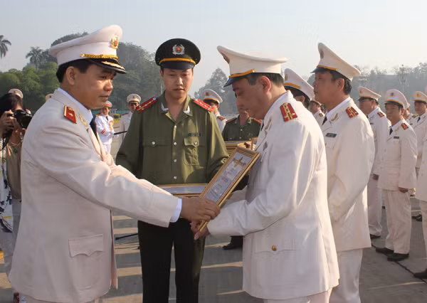 Công an TP Hà Nội báo công dâng Chủ tịch Hồ Chí Minh ảnh 6