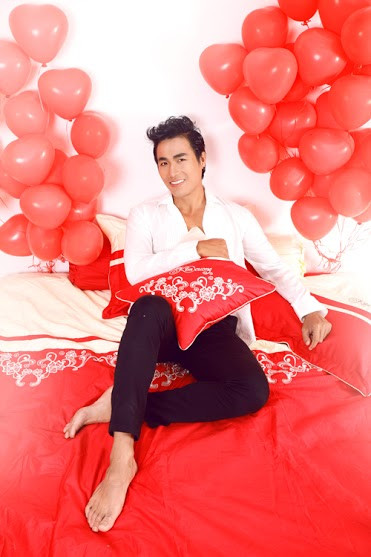 Siêu mẫu nam Việt lộ ảnh tình tứ với “chân dài” nước ngoài ảnh 2