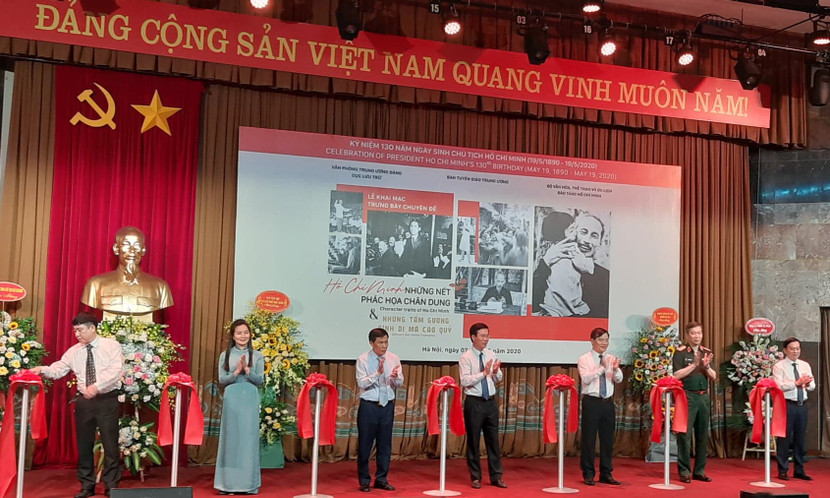 Khai mạc trưng bày chuyên đề "Hồ Chí Minh - Những nét phác họa chân dung" ảnh 1