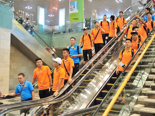 Chùm ảnh U23 Việt Nam “đổ bộ” lên Đảo quốc Sư tử ảnh 5