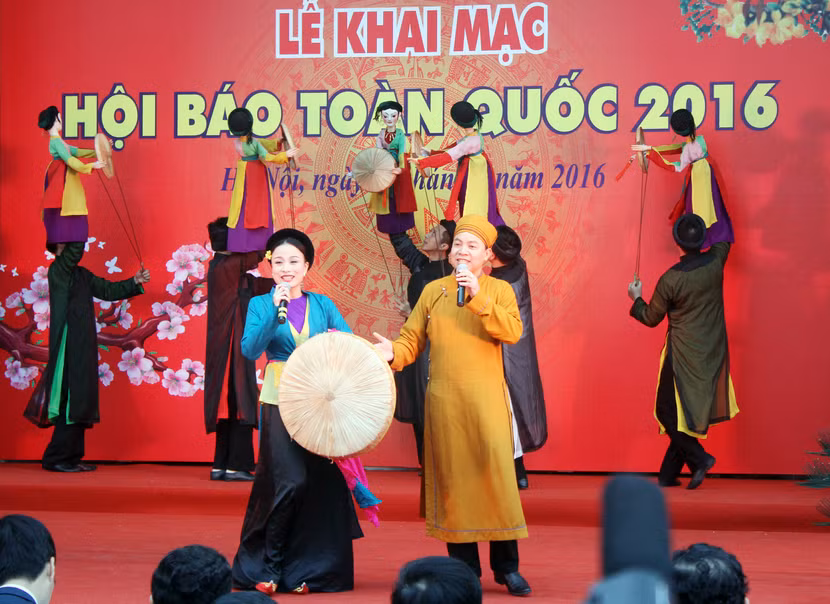 Tưng bừng ngày hội của những người làm báo ảnh 12
