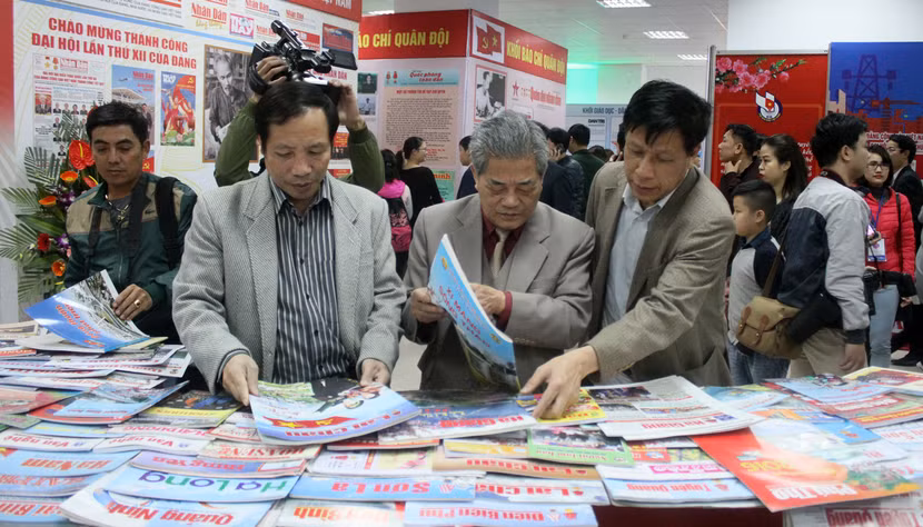 Tưng bừng ngày hội của những người làm báo ảnh 8
