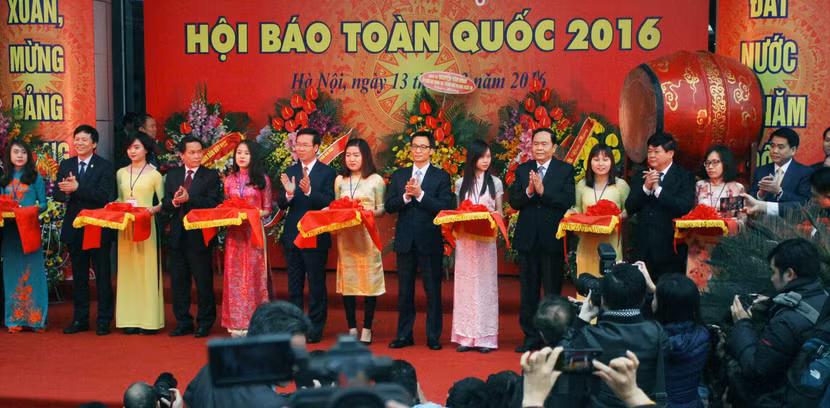 Tưng bừng ngày hội của những người làm báo ảnh 1