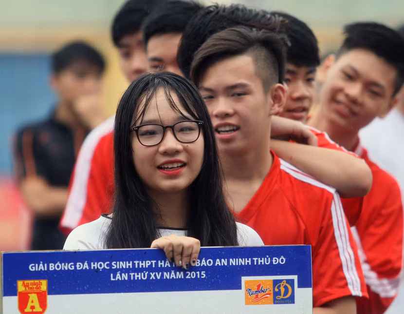 Nữ sinh Hà thành khoe sắc tại giải bóng đá học sinh THPT Hà Nội 2015 ảnh 16