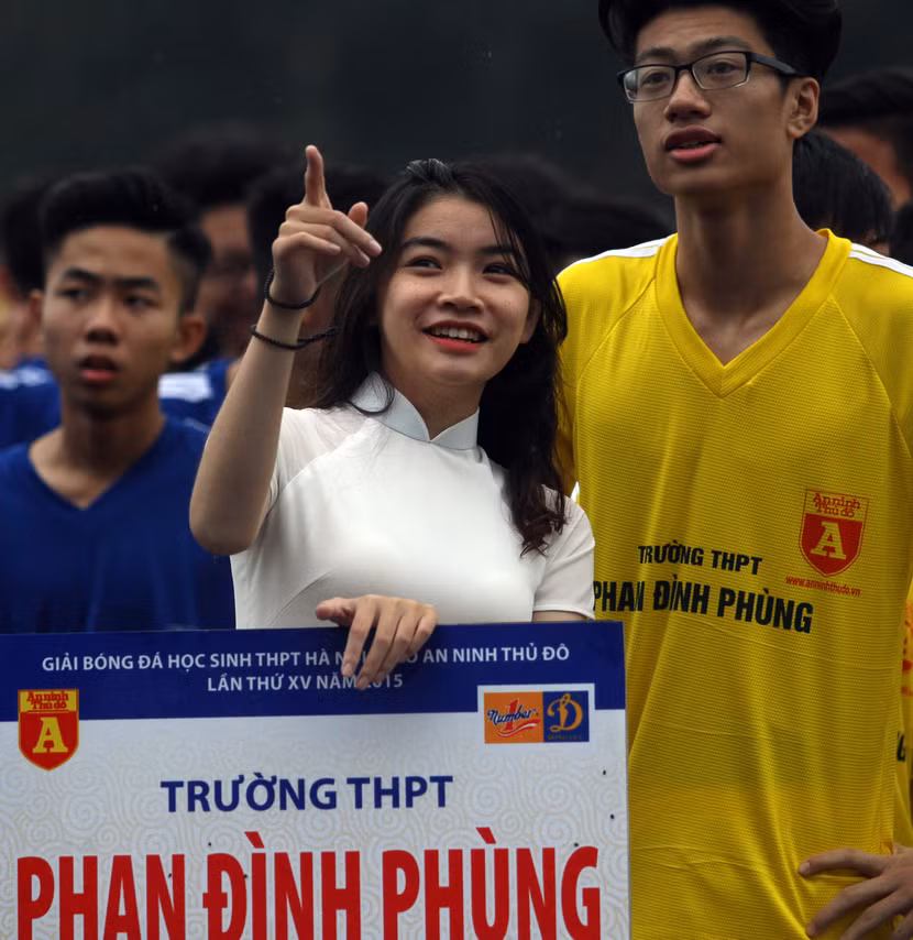 Nữ sinh Hà thành khoe sắc tại giải bóng đá học sinh THPT Hà Nội 2015 ảnh 13