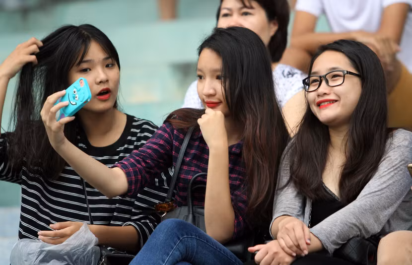 Nữ sinh Hà thành khoe sắc tại giải bóng đá học sinh THPT Hà Nội 2015 ảnh 6