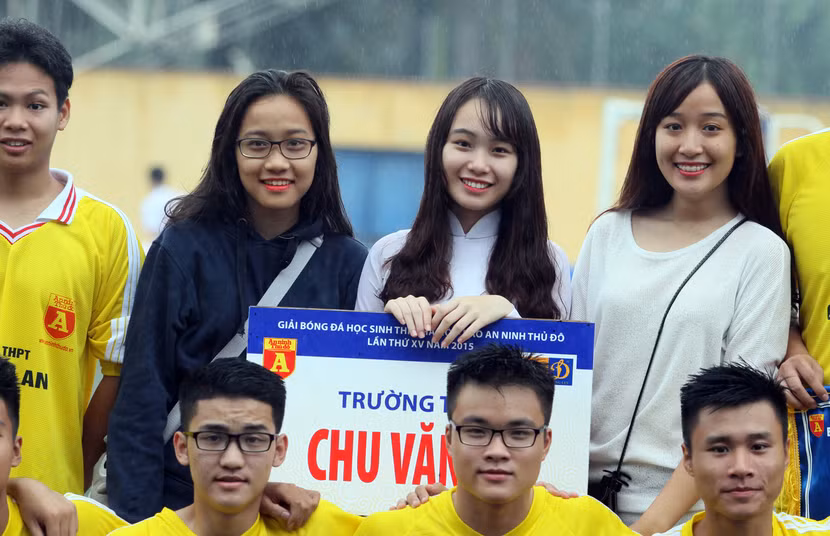 Nữ sinh Hà thành khoe sắc tại giải bóng đá học sinh THPT Hà Nội 2015 ảnh 4