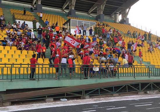 Hy hữu V-League: Trận sân Cần Thơ bị trì hoãn tới 30 phút vì CĐV Hải Phòng ảnh 1 Hy hữu V-League: Trận sân Cần Thơ bị trì hoãn tới 30 phút vì CĐV Hải Phòng ảnh 1