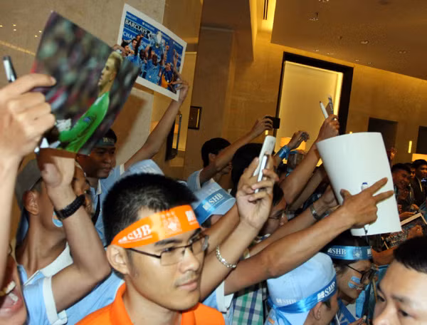 Dàn sao Man City chính thức đặt chân tới Hà Nội ảnh 7